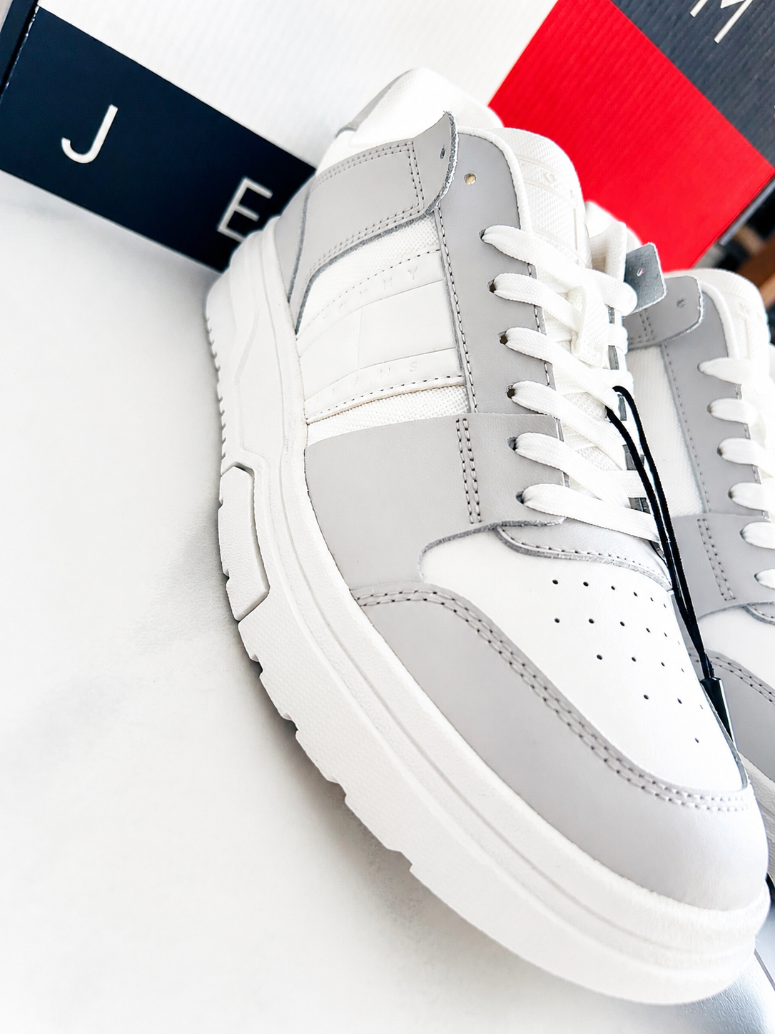Baskets Tommy Hilfiger Leather Cup Homme Blanches Neuves Taille 41