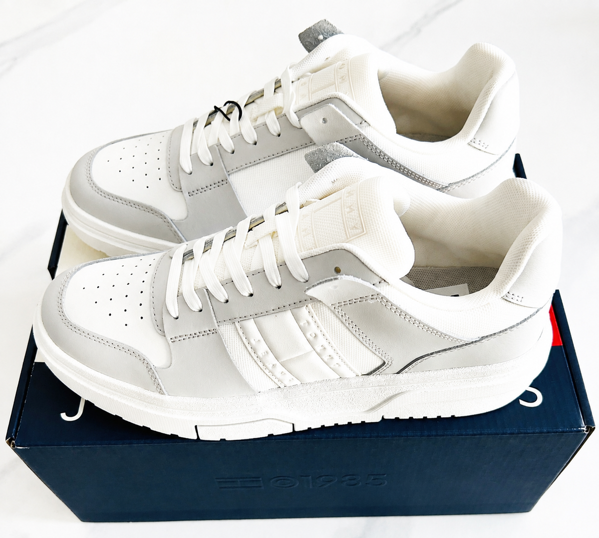 Baskets Tommy Hilfiger Leather Cup Homme Blanches Neuves Taille 41