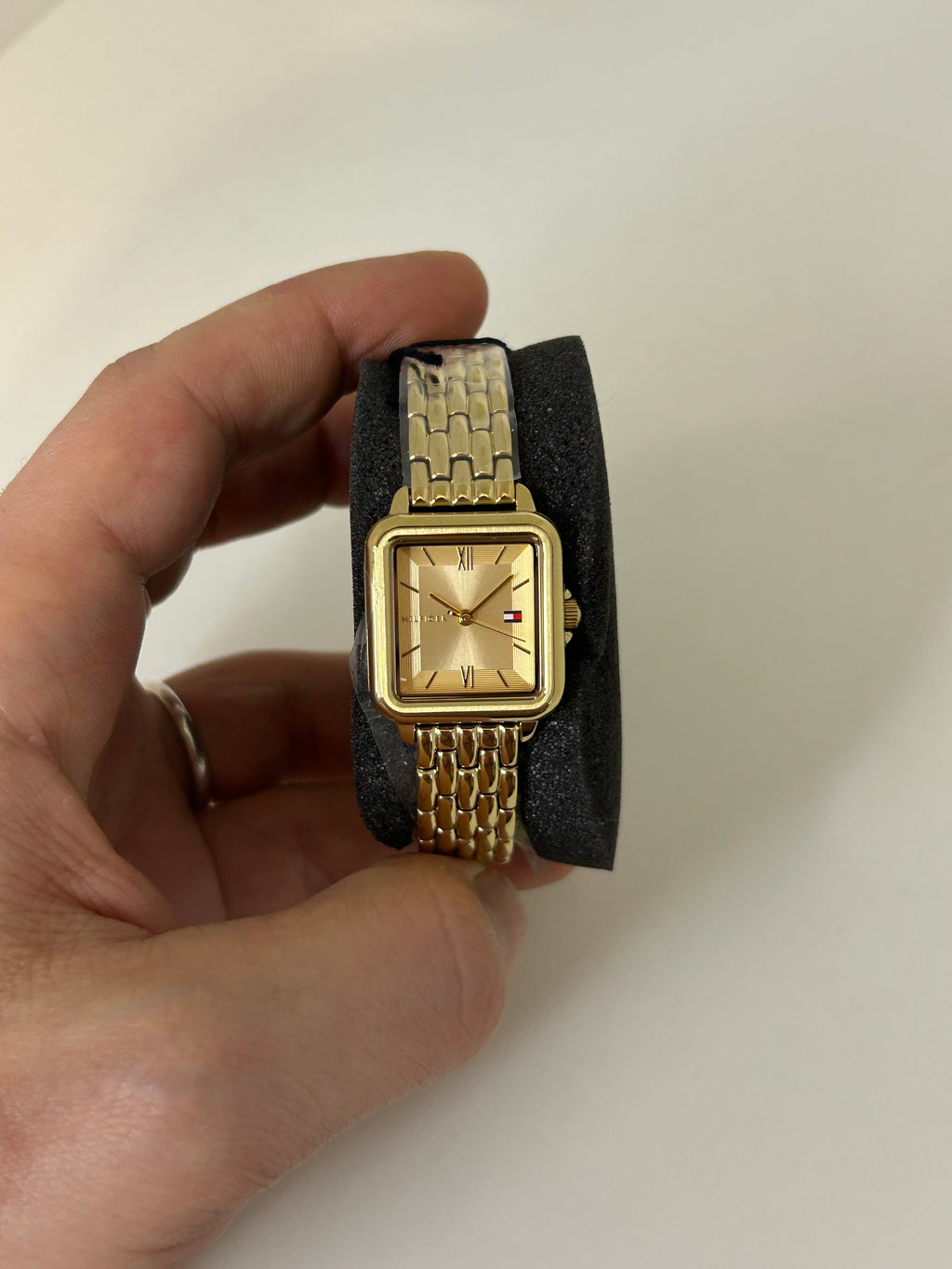 Tommy Hilfiger – Montre Femme Gold Rectangulaire