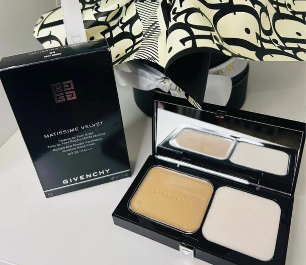 Givenchy – Fond de Teint Poudre Compact Matissime Velvet Teinte 04 Mat Beige – SPF 20